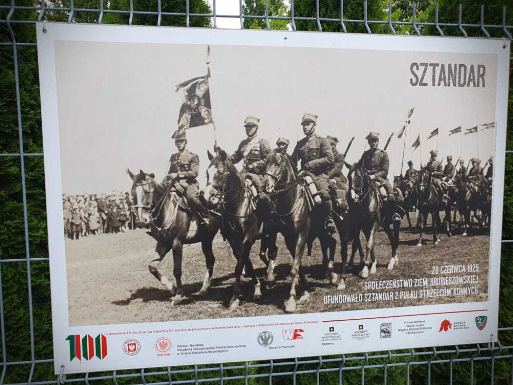 Gdzieś w Hrubieszowie... Wystawa na ogrodzeniu 2PR [ZDJĘCIA]