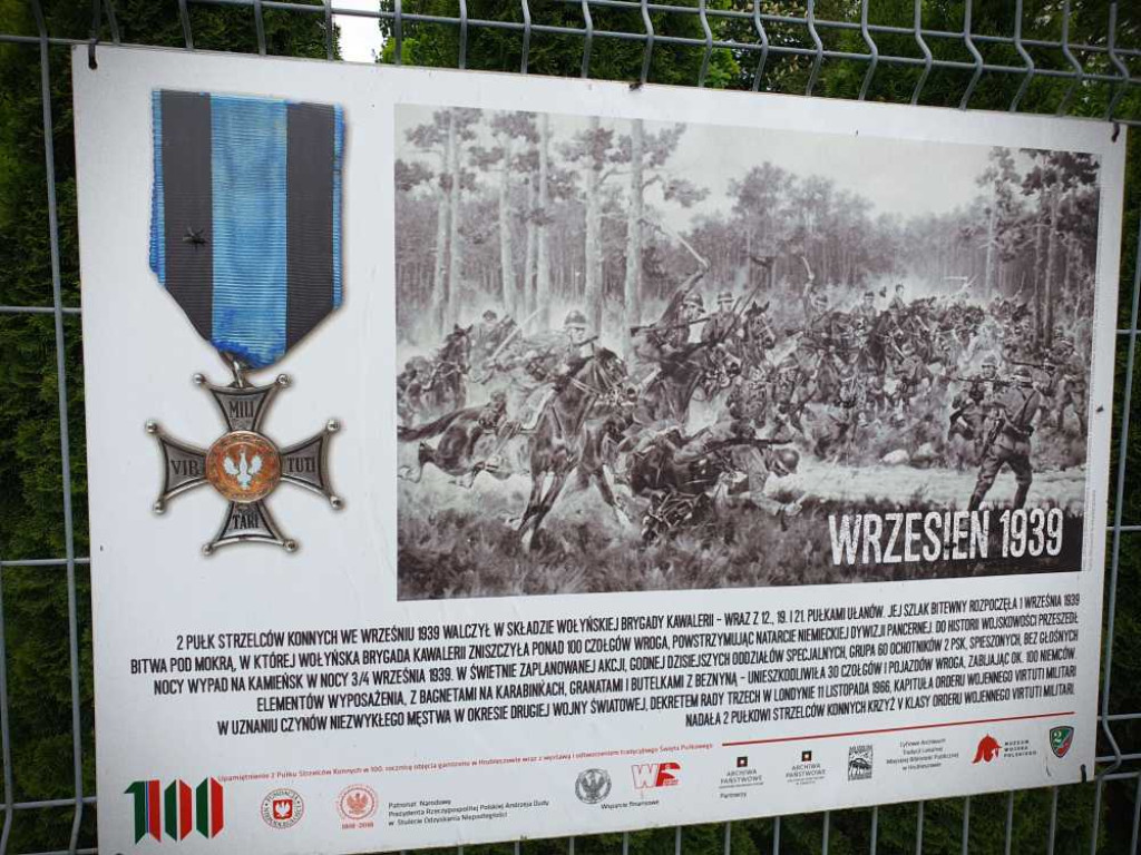 Gdzieś w Hrubieszowie... Wystawa na ogrodzeniu 2PR [ZDJĘCIA]