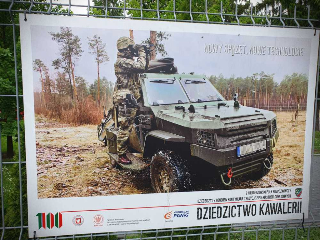 Gdzieś w Hrubieszowie... Wystawa na ogrodzeniu 2PR [ZDJĘCIA]