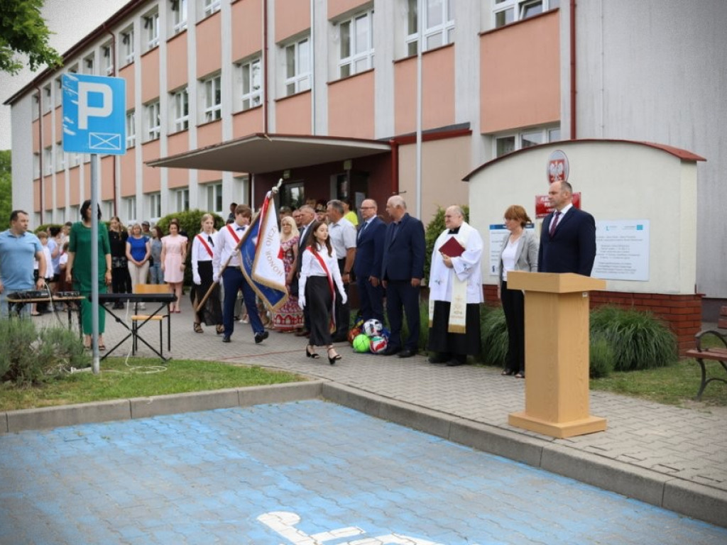 Nowe boisko otwarte! [ZDJĘCIA]
