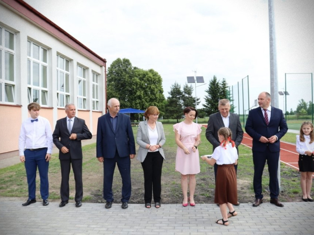 Nowe boisko otwarte! [ZDJĘCIA]