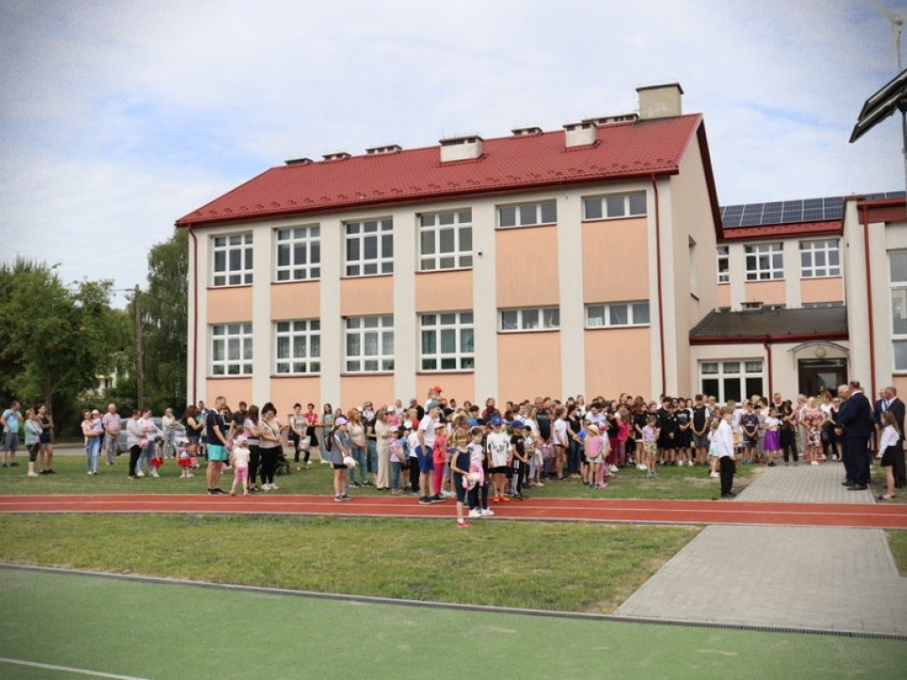 Nowe boisko otwarte! [ZDJĘCIA]
