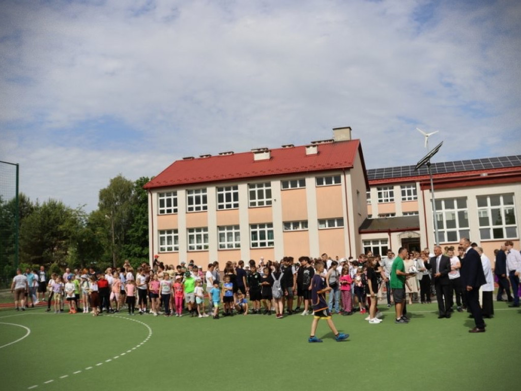 Nowe boisko otwarte! [ZDJĘCIA]