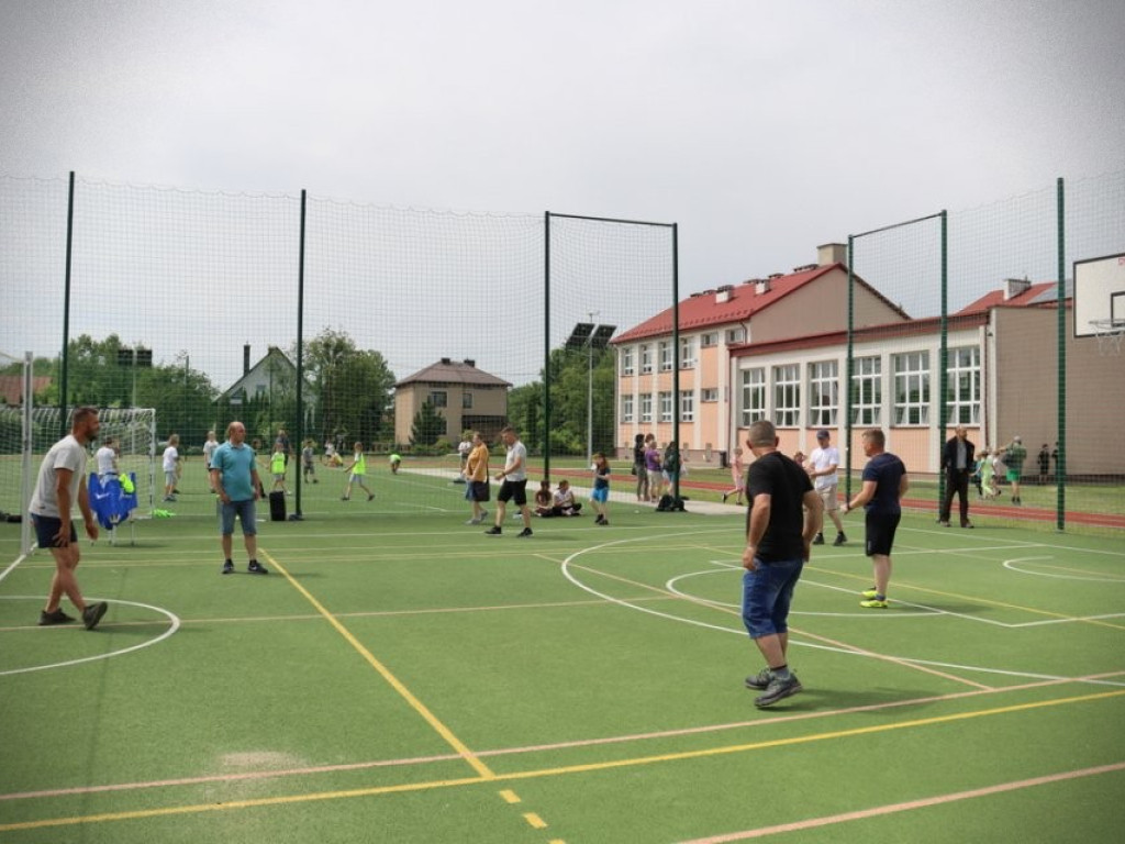 Nowe boisko otwarte! [ZDJĘCIA]