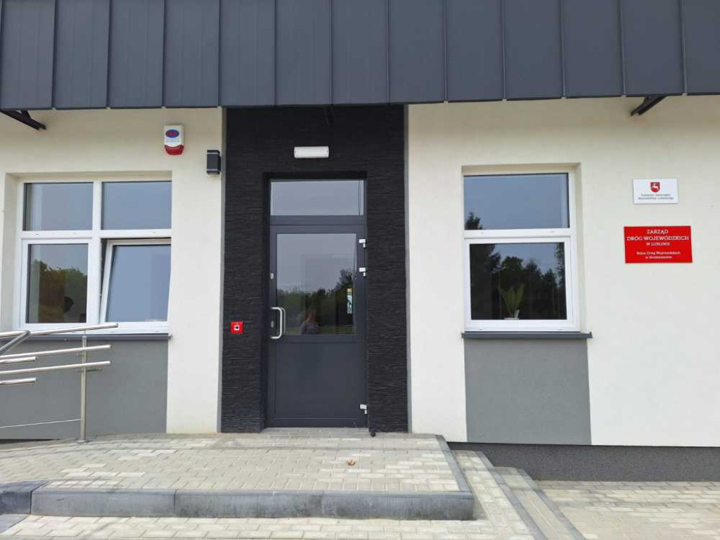 Hrubieszów: Nowa siedziba Rejonu Dróg Wojewódzkich i Obwodu Drogowego w byłym budynku PKS [ZDJĘCIA]
