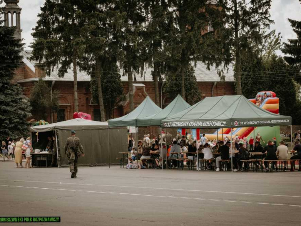 Hrubieszów: W dniu otwartym koszary odwiedziło ponad 1500 osób! [ZDJĘCIA]