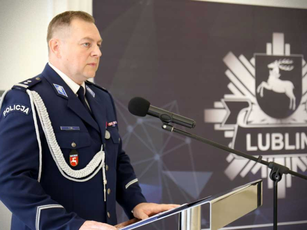 Nowi policjanci złożyli ślubowanie. Troje zasili szeregi hrubieszowskiej komendy [ZDJĘCIA]