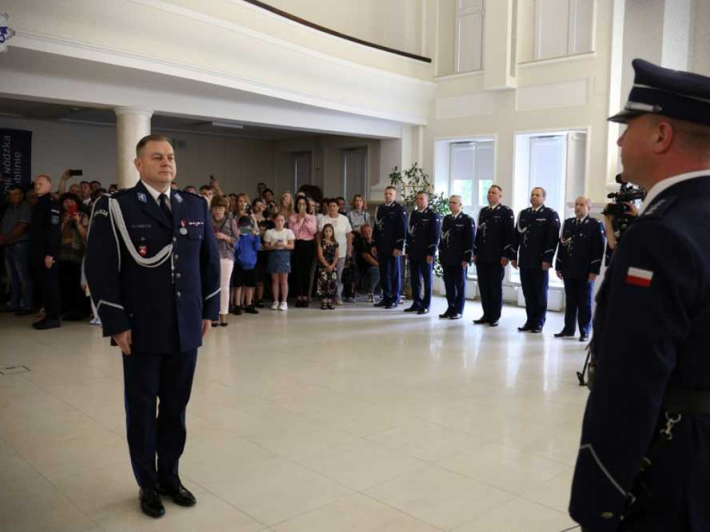 Nowi policjanci złożyli ślubowanie. Troje zasili szeregi hrubieszowskiej komendy [ZDJĘCIA]