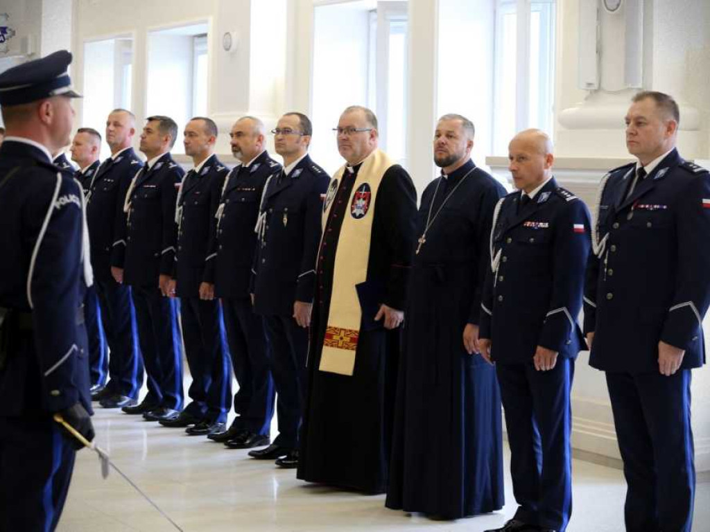 Nowi policjanci złożyli ślubowanie. Troje zasili szeregi hrubieszowskiej komendy [ZDJĘCIA]