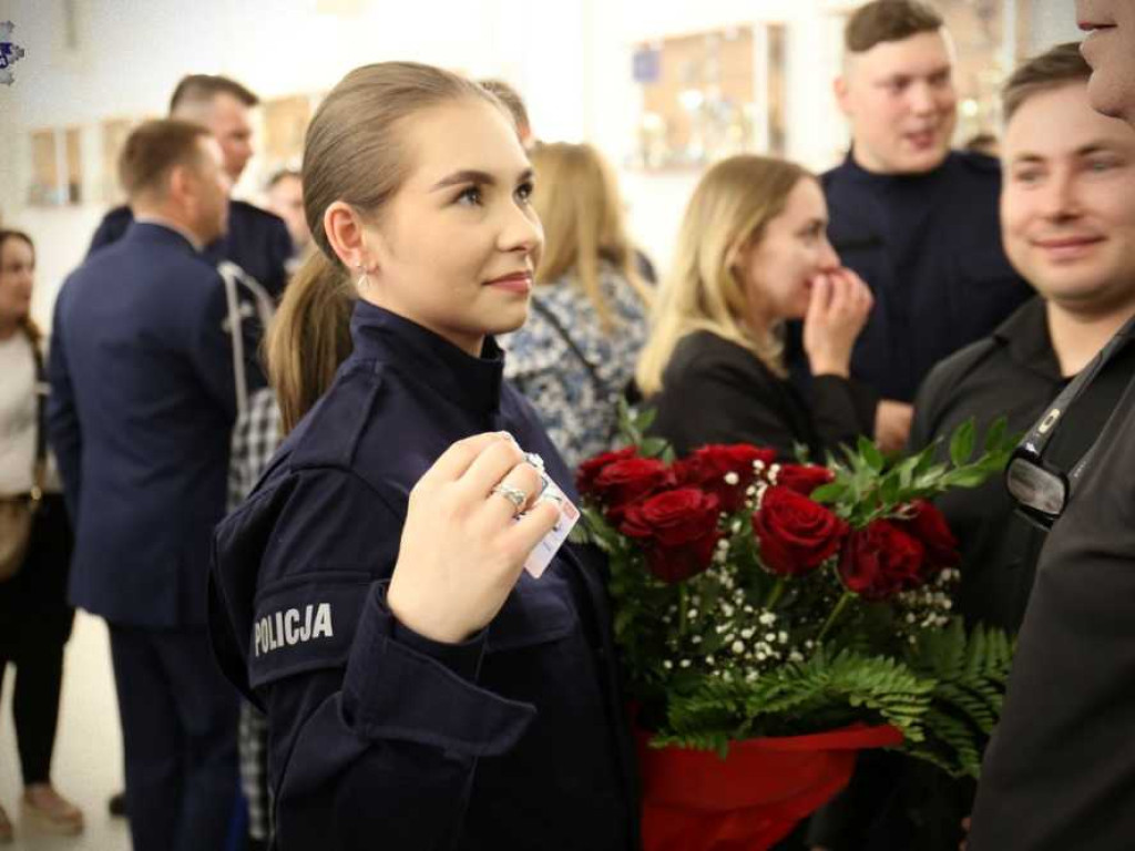 Nowi policjanci złożyli ślubowanie. Troje zasili szeregi hrubieszowskiej komendy [ZDJĘCIA]