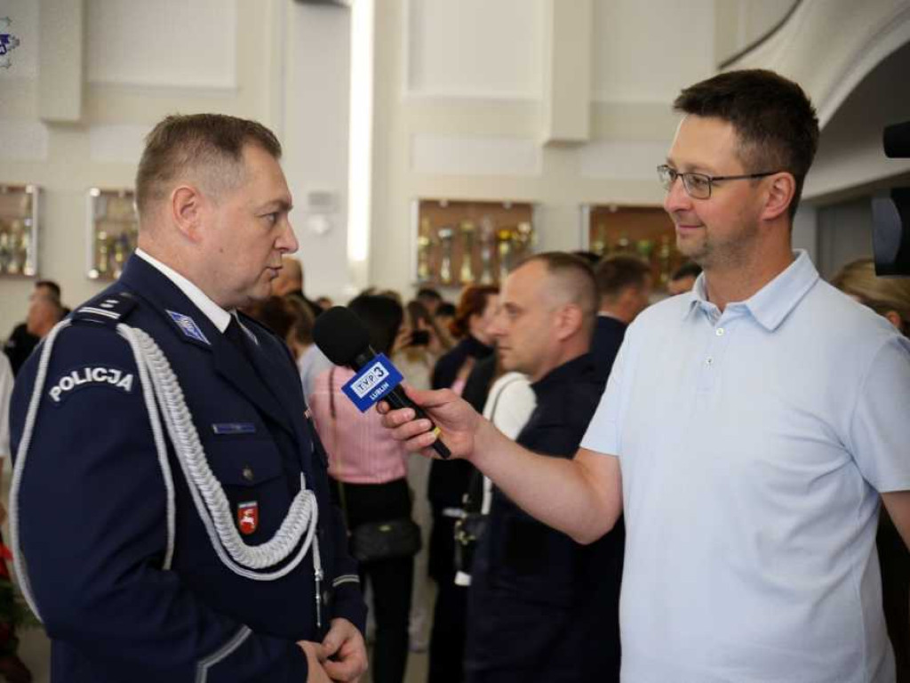 Nowi policjanci złożyli ślubowanie. Troje zasili szeregi hrubieszowskiej komendy [ZDJĘCIA]