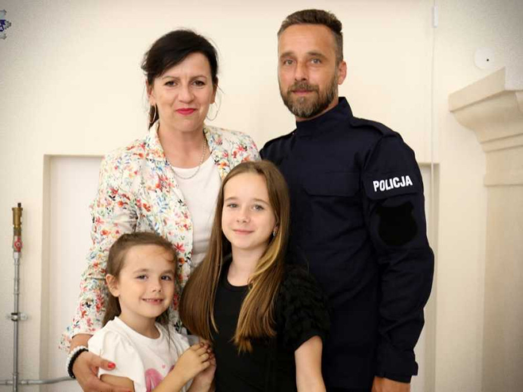 Nowi policjanci złożyli ślubowanie. Troje zasili szeregi hrubieszowskiej komendy [ZDJĘCIA]