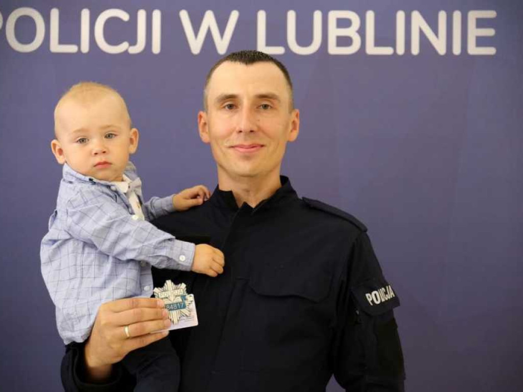 Nowi policjanci złożyli ślubowanie. Troje zasili szeregi hrubieszowskiej komendy [ZDJĘCIA]