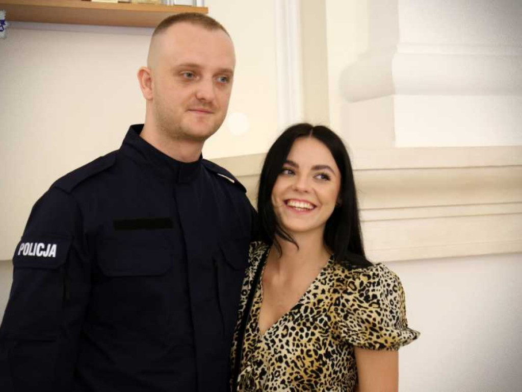 Nowi policjanci złożyli ślubowanie. Troje zasili szeregi hrubieszowskiej komendy [ZDJĘCIA]