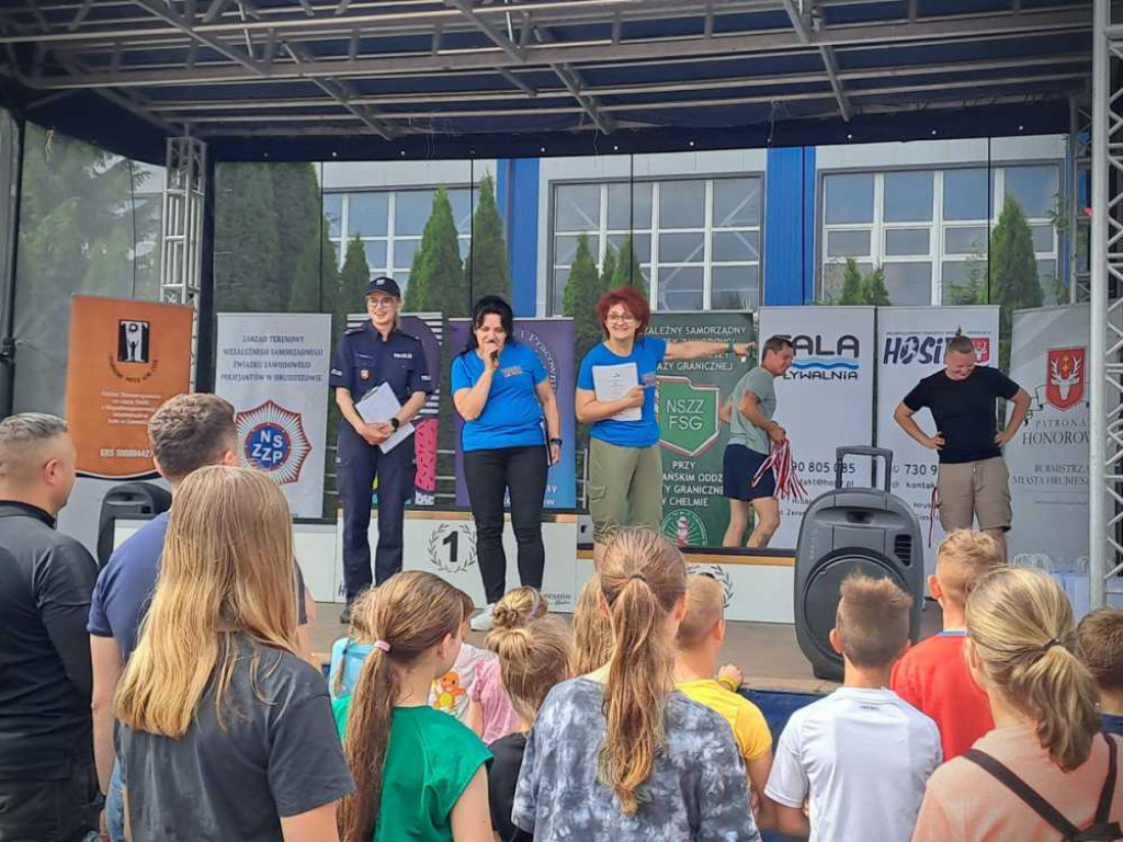 Hrubieszów: Mundurowy Dzień Dziecka. Piana party na HOSiR [ZDJĘCIA]