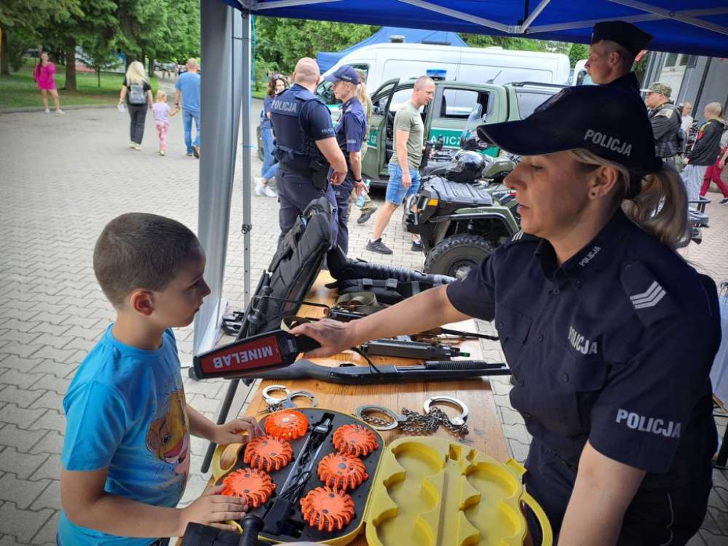 Hrubieszów: Mundurowy Dzień Dziecka. Piana party na HOSiR [ZDJĘCIA]