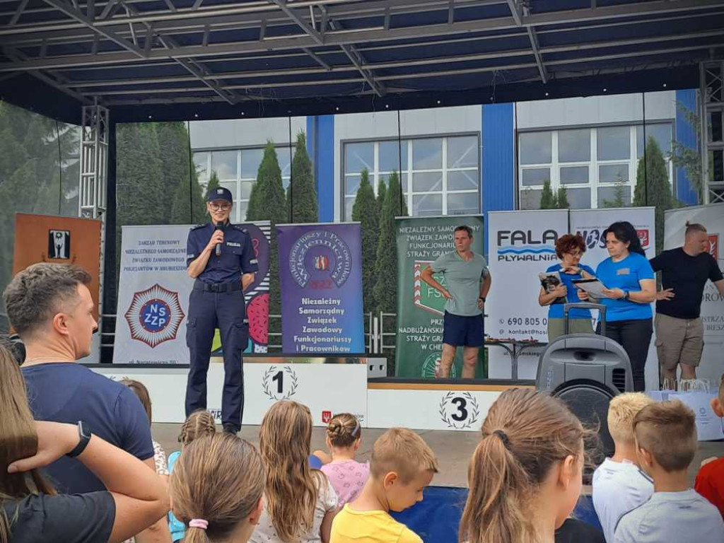 Hrubieszów: Mundurowy Dzień Dziecka. Piana party na HOSiR [ZDJĘCIA]