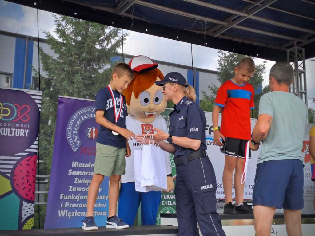 Hrubieszów: Mundurowy Dzień Dziecka. Piana party na HOSiR [ZDJĘCIA]