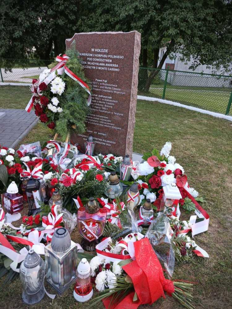 Odsłonięcie pomnika bohaterów [ZDJĘCIA]