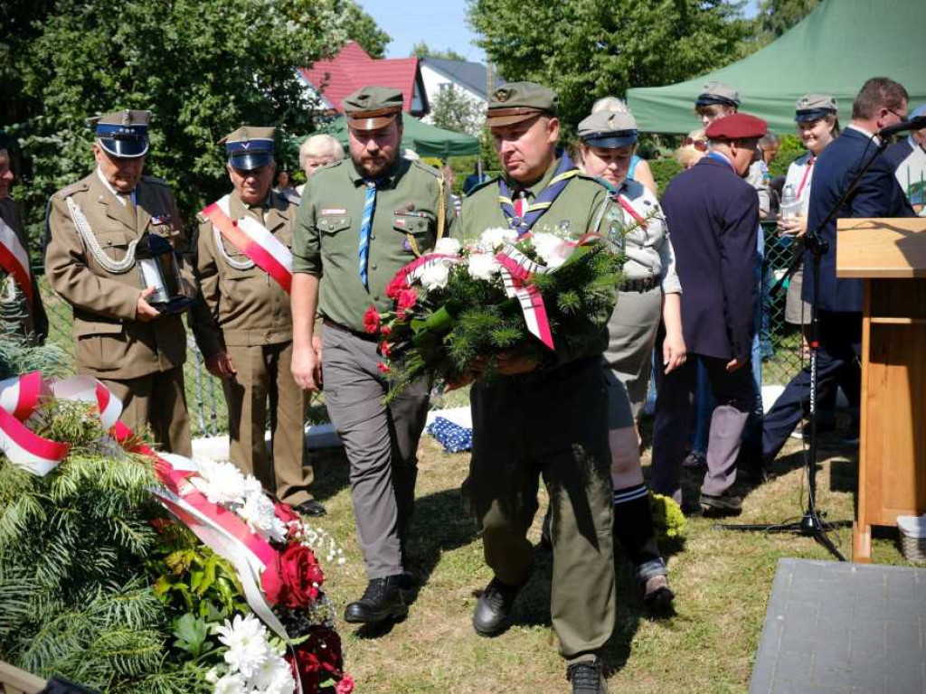 Odsłonięcie pomnika bohaterów [ZDJĘCIA]