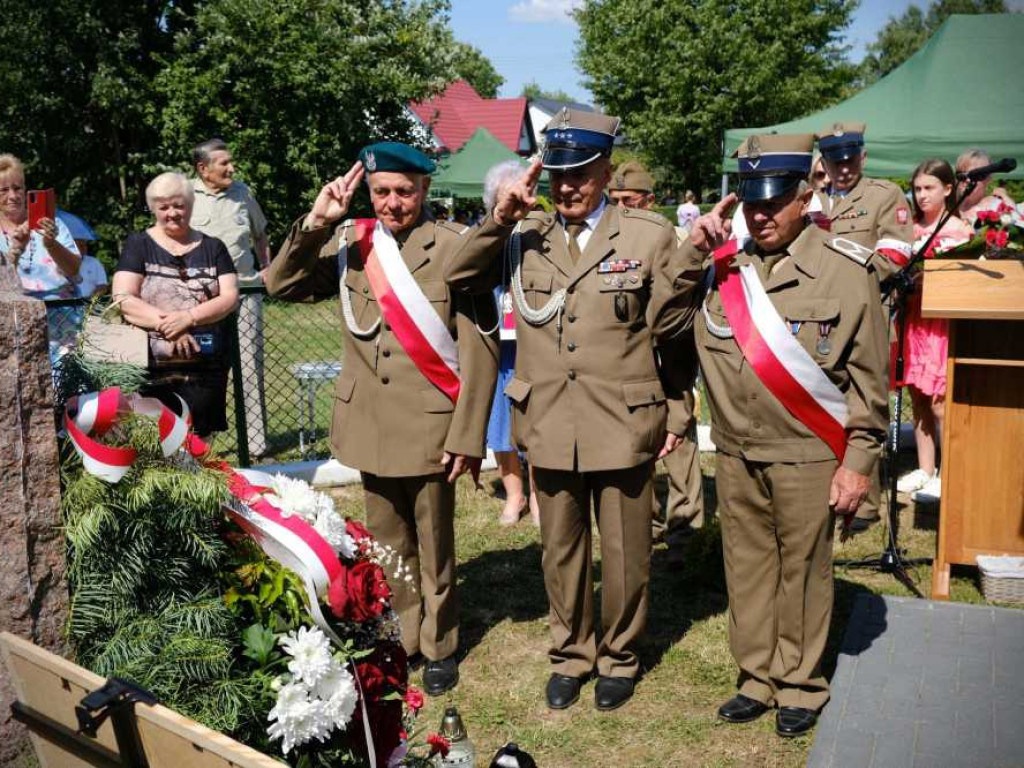 Odsłonięcie pomnika bohaterów [ZDJĘCIA]