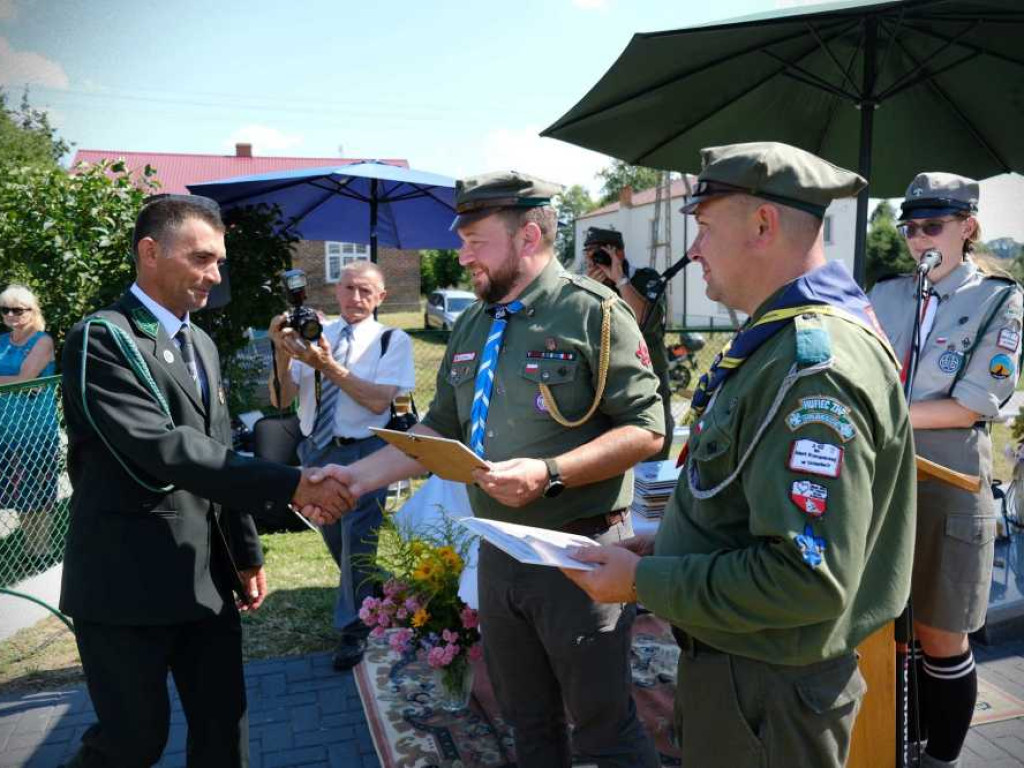 Odsłonięcie pomnika bohaterów [ZDJĘCIA]