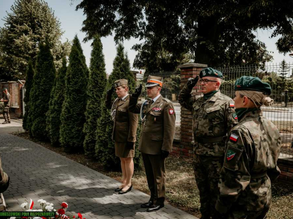 Hrubieszowscy zwiadowcy uczcili 104 rocznicę powstania 2 Pułku Strzelców Konnych i pamięć pomordowanych [ZDJĘCIA]