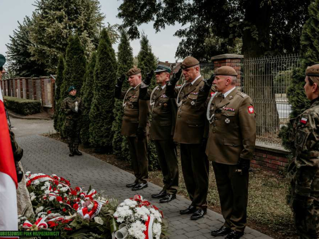 Hrubieszowscy zwiadowcy uczcili 104 rocznicę powstania 2 Pułku Strzelców Konnych i pamięć pomordowanych [ZDJĘCIA]