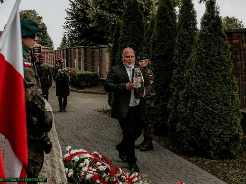 Hrubieszowscy zwiadowcy uczcili 104 rocznicę powstania 2 Pułku Strzelców Konnych i pamięć pomordowanych [ZDJĘCIA]