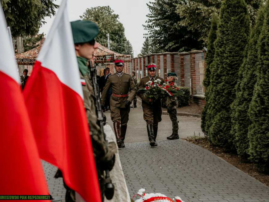 Hrubieszowscy zwiadowcy uczcili 104 rocznicę powstania 2 Pułku Strzelców Konnych i pamięć pomordowanych [ZDJĘCIA]