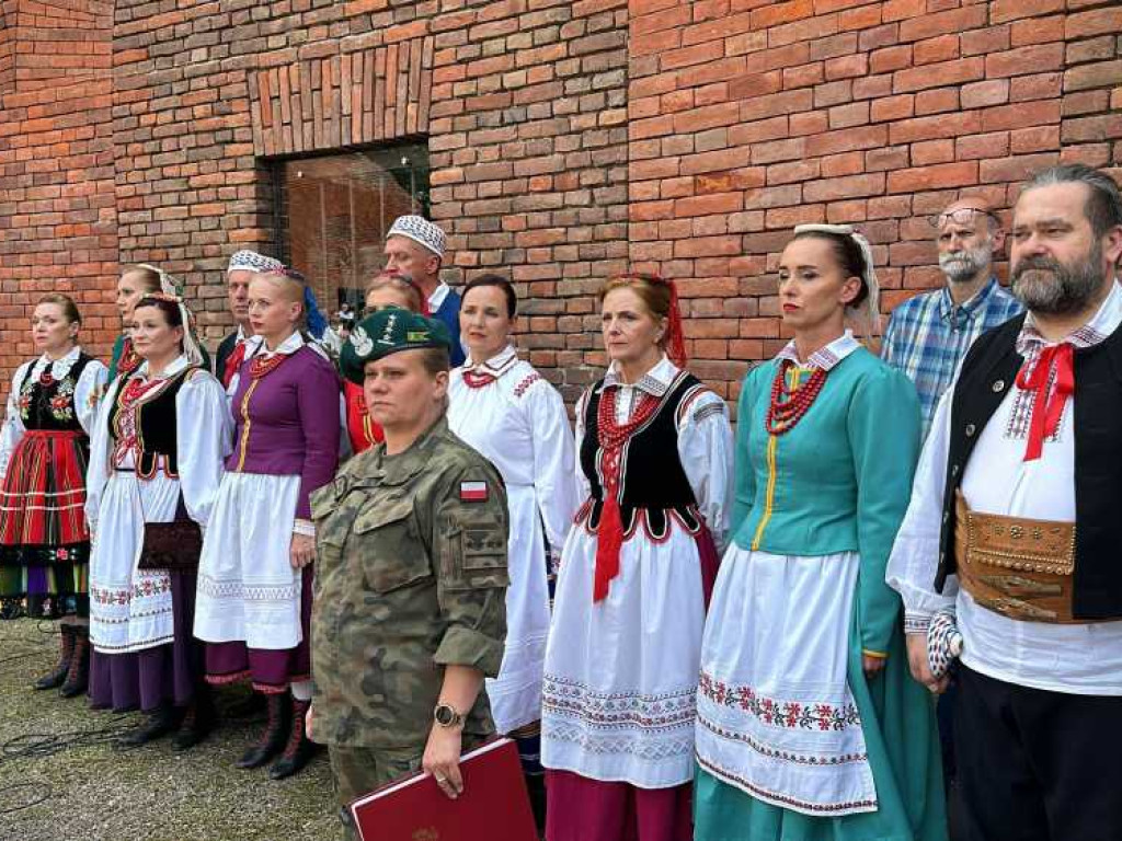 Odsłonięcie płyty pamiątkowej poświęconej żołnierzom Armii Krajowej [ZDJĘCIA]