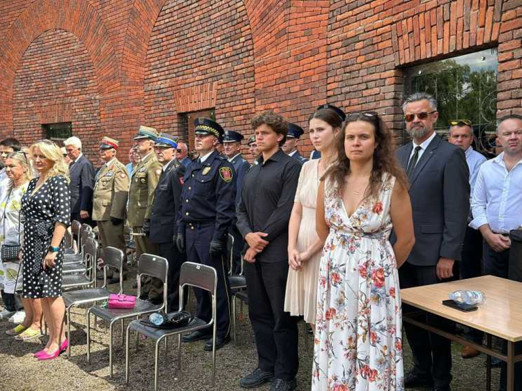 Odsłonięcie płyty pamiątkowej poświęconej żołnierzom Armii Krajowej [ZDJĘCIA]