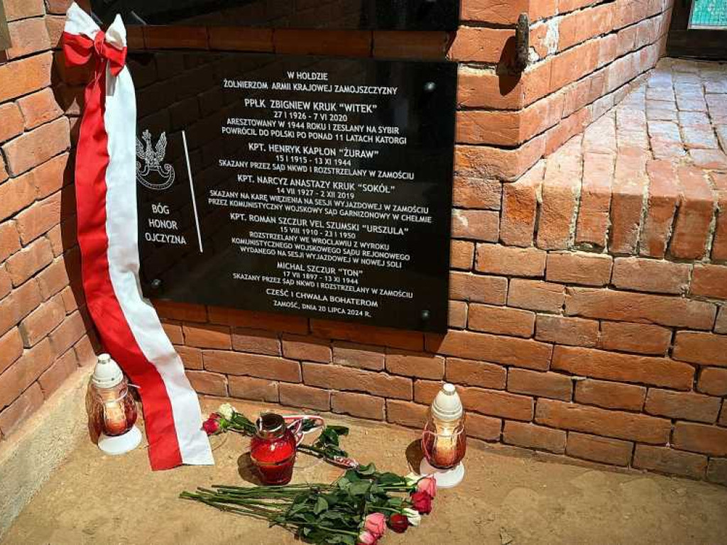 Odsłonięcie płyty pamiątkowej poświęconej żołnierzom Armii Krajowej [ZDJĘCIA]