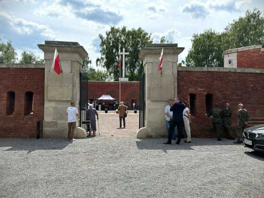 Odsłonięcie płyty pamiątkowej poświęconej żołnierzom Armii Krajowej [ZDJĘCIA]
