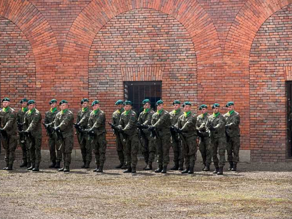 Odsłonięcie płyty pamiątkowej poświęconej żołnierzom Armii Krajowej [ZDJĘCIA]