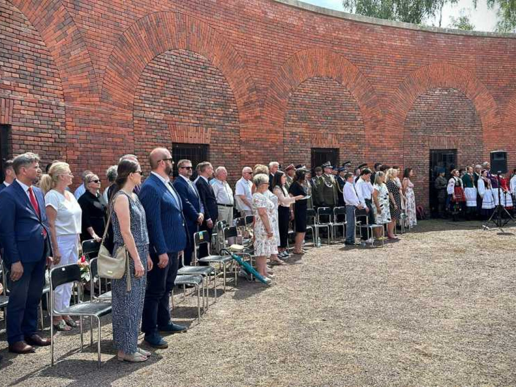 Odsłonięcie płyty pamiątkowej poświęconej żołnierzom Armii Krajowej [ZDJĘCIA]