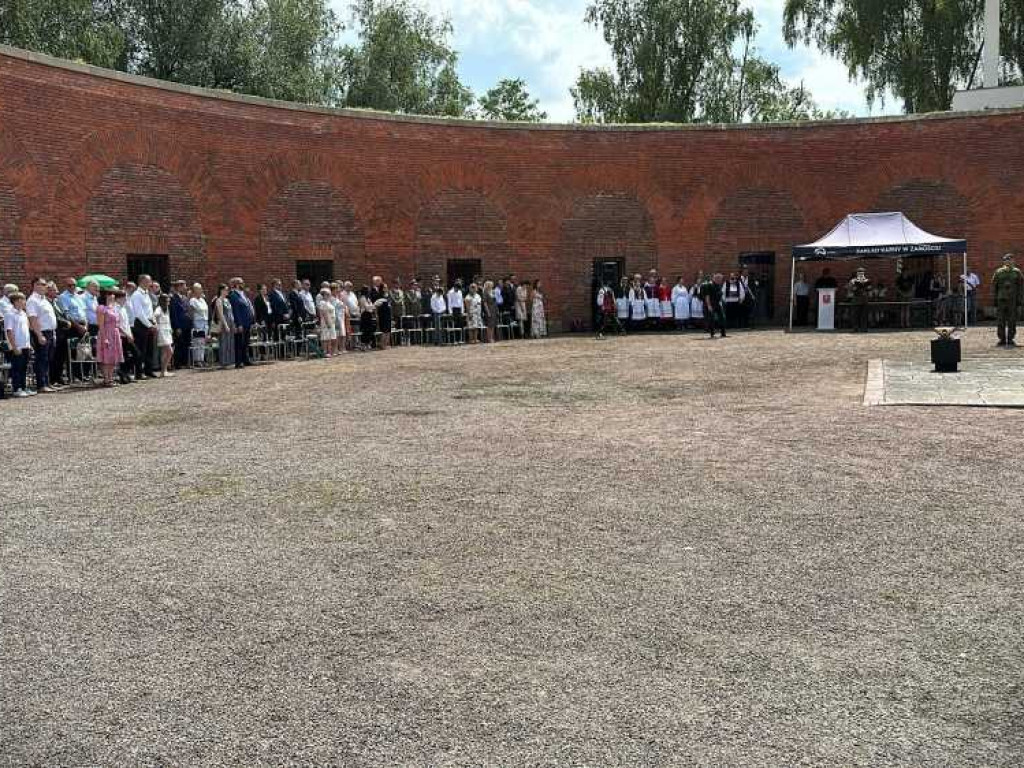 Odsłonięcie płyty pamiątkowej poświęconej żołnierzom Armii Krajowej [ZDJĘCIA]