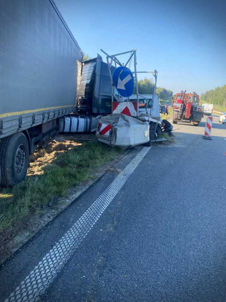 Groźny wypadek na drodze ekspresowej S-19 [ZDJĘCIA]