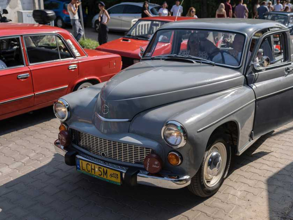 Klasyki na ulicach Zamościa! 3 Zlot Pojazdów Zabytkowych Roztoczańskiego Muzeum PRL już wkrótce [ZDJĘCIA]