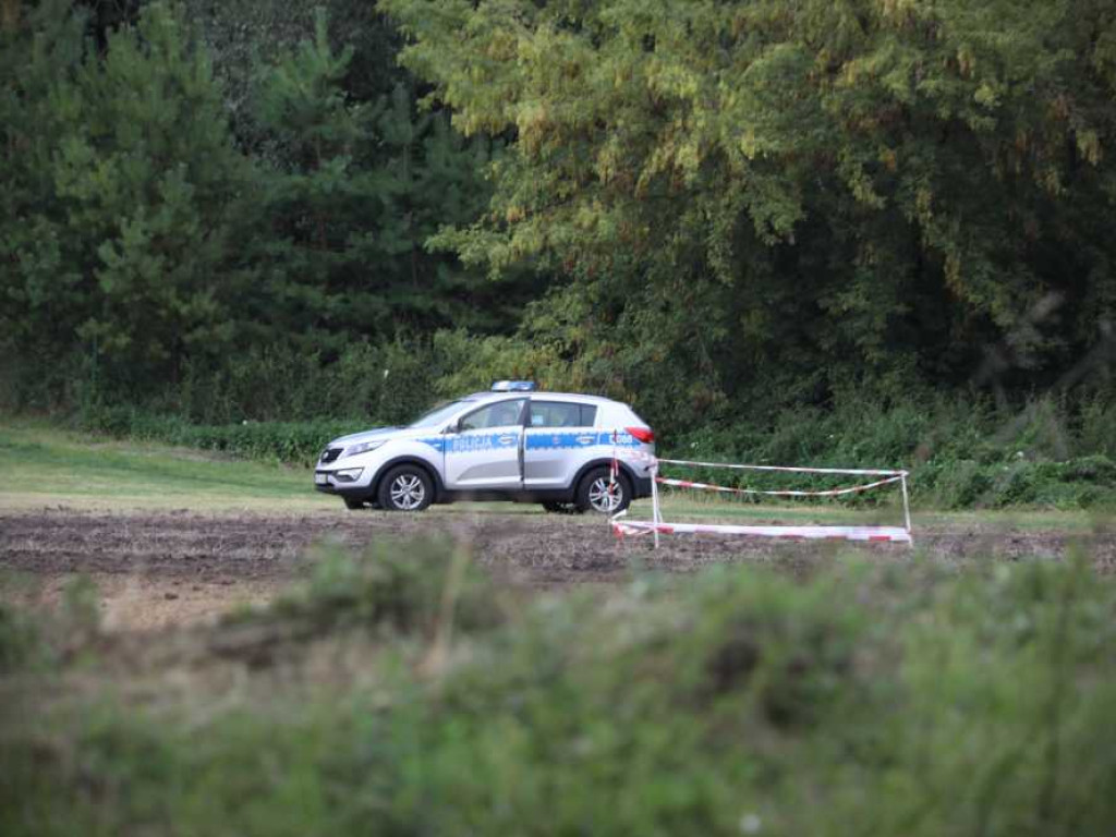 Hrubieszów: Niewybuch na boisku HOSiR! [ZDJĘCIA]