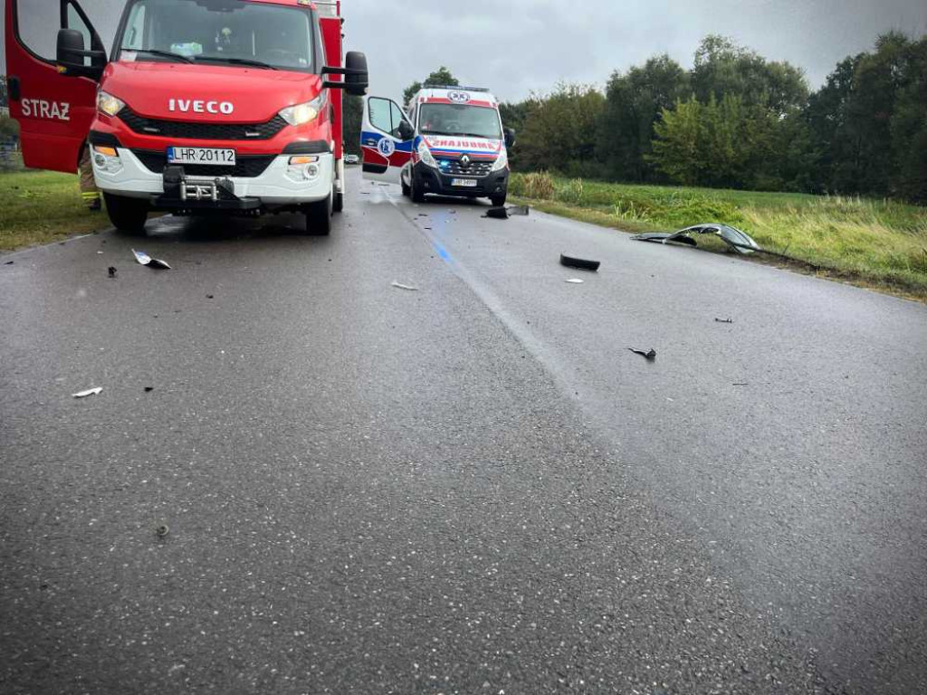 Hrubieszów: Wypadek na Działkowej. Jedno z aut wpadło do kanału Ulga [ZDJĘCIA]