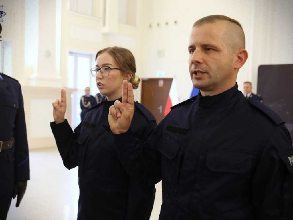 Ślubowanie nowych funkcjonariuszy. Zasilą również szeregi hrubieszowskiej komendy [ZDJĘCIA]