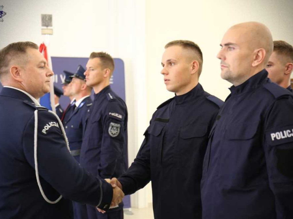 Ślubowanie nowych funkcjonariuszy. Zasilą również szeregi hrubieszowskiej komendy [ZDJĘCIA]
