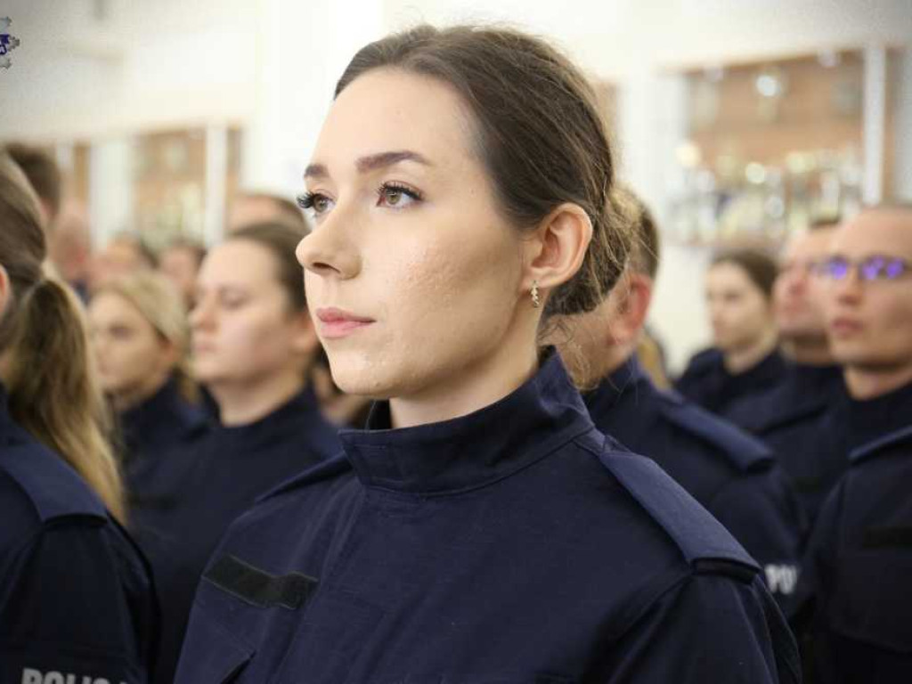 Ślubowanie nowych funkcjonariuszy. Zasilą również szeregi hrubieszowskiej komendy [ZDJĘCIA]