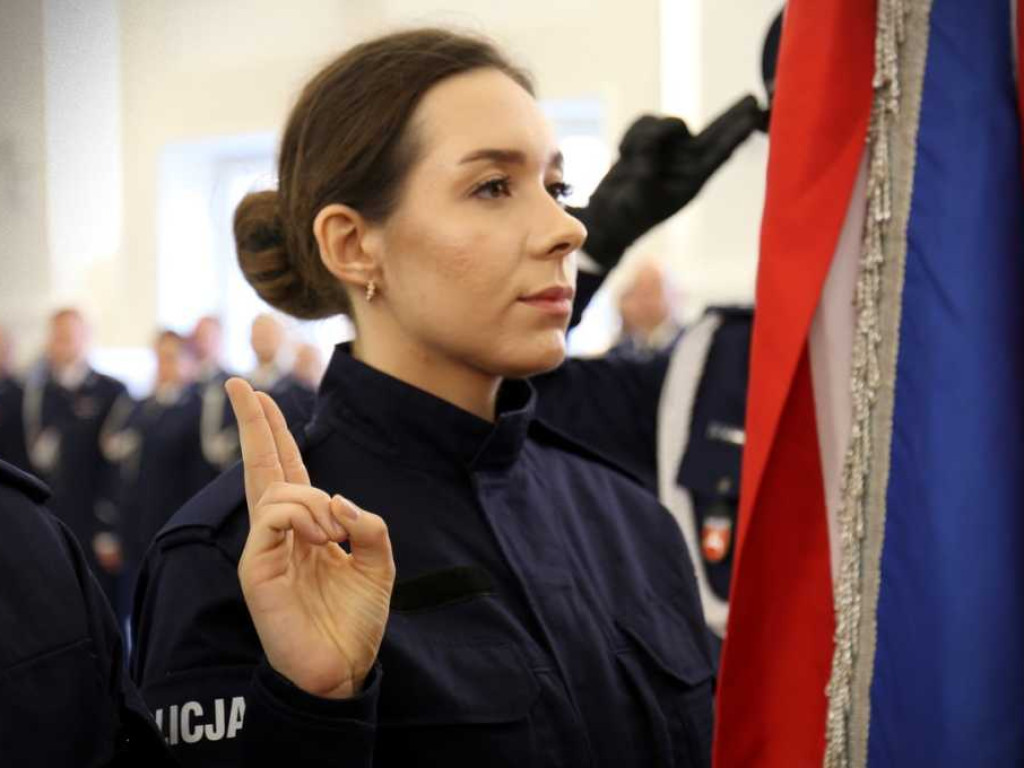 Ślubowanie nowych funkcjonariuszy. Zasilą również szeregi hrubieszowskiej komendy [ZDJĘCIA]
