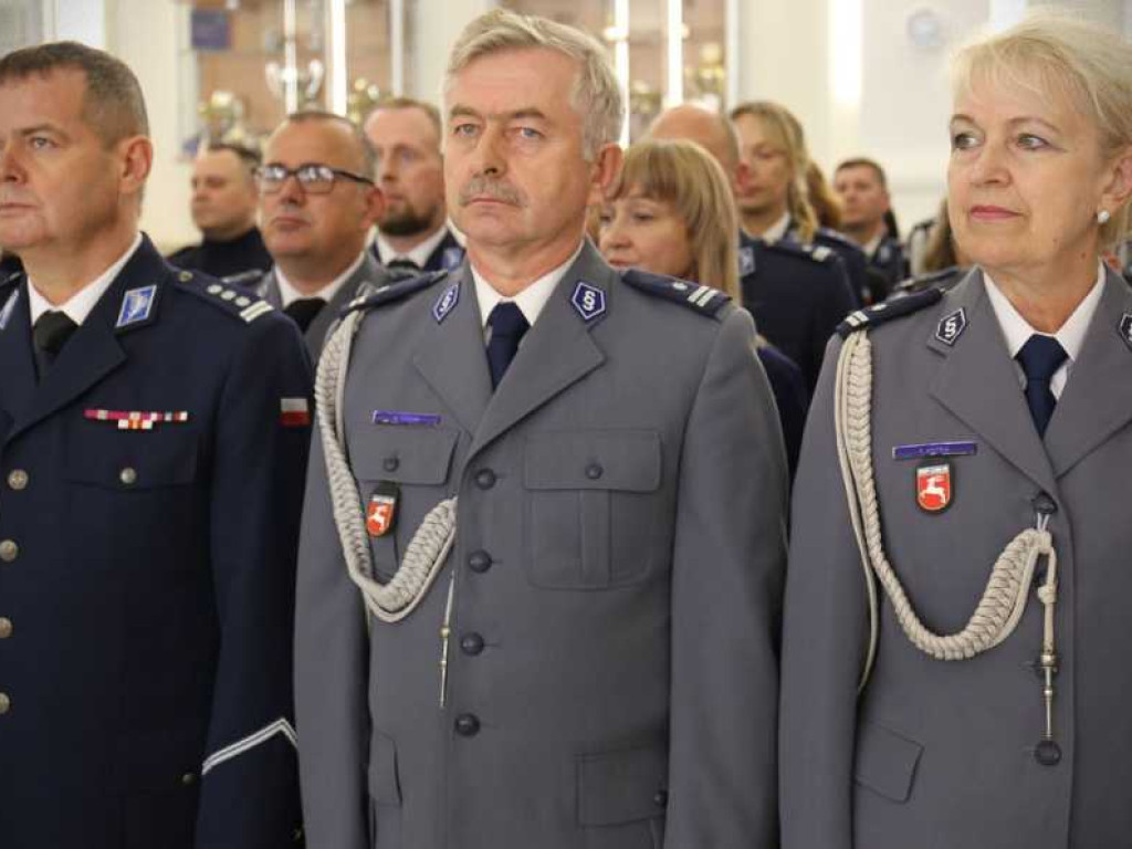 Ślubowanie nowych funkcjonariuszy. Zasilą również szeregi hrubieszowskiej komendy [ZDJĘCIA]