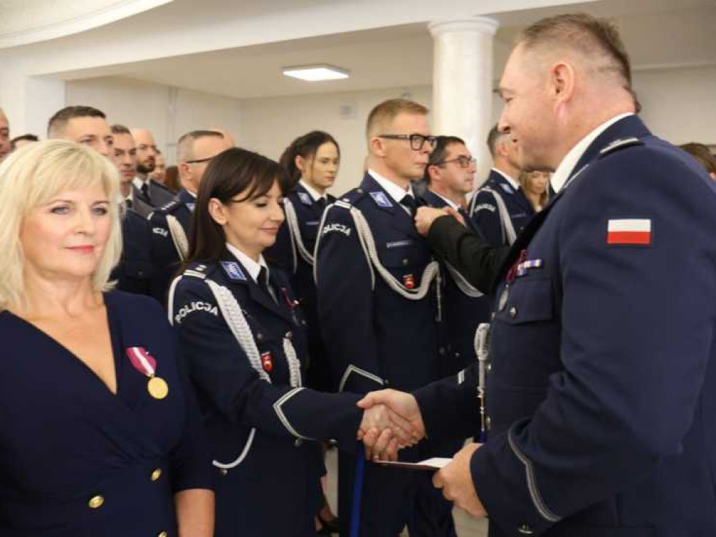 Ślubowanie nowych funkcjonariuszy. Zasilą również szeregi hrubieszowskiej komendy [ZDJĘCIA]