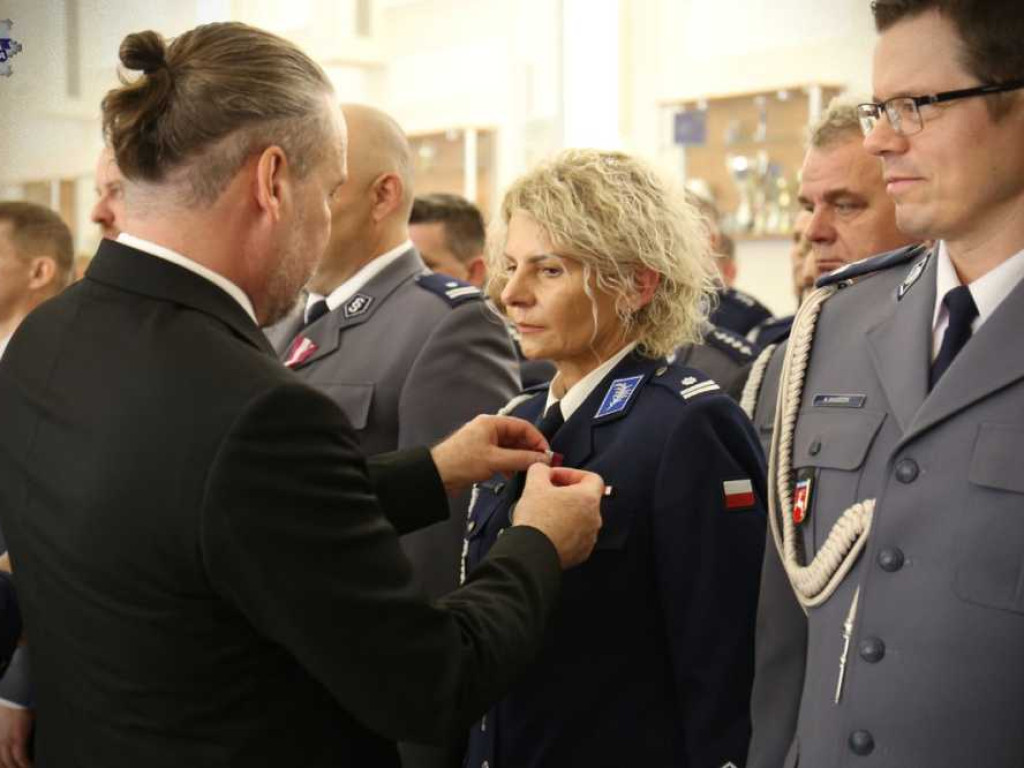 Ślubowanie nowych funkcjonariuszy. Zasilą również szeregi hrubieszowskiej komendy [ZDJĘCIA]
