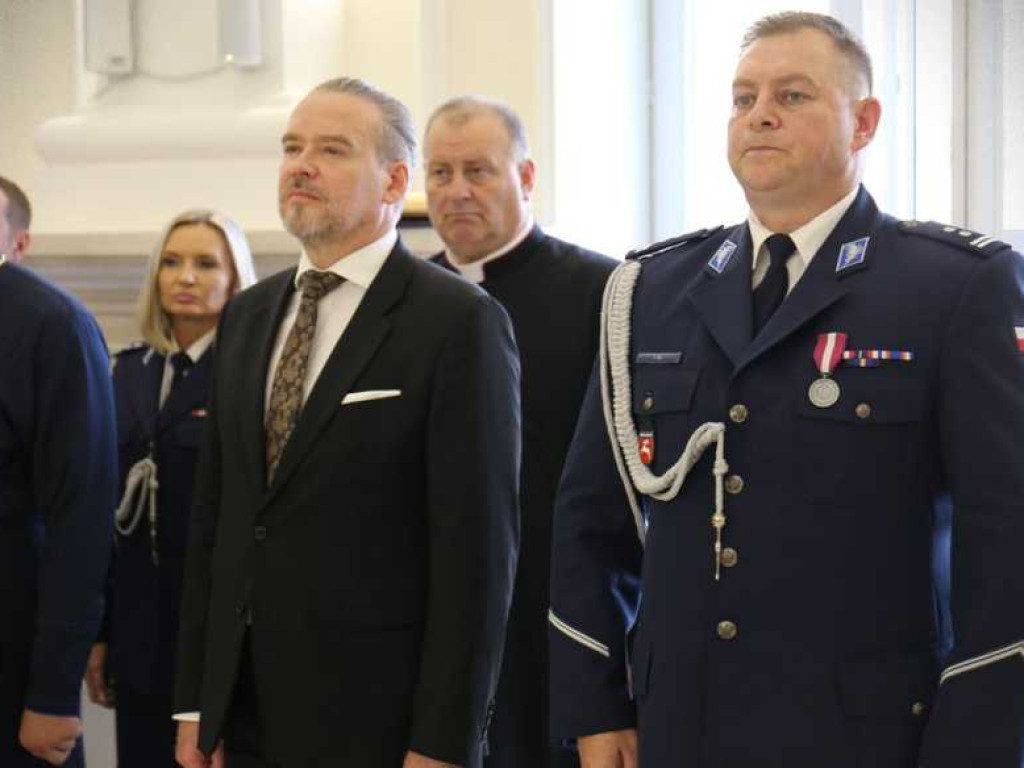 Ślubowanie nowych funkcjonariuszy. Zasilą również szeregi hrubieszowskiej komendy [ZDJĘCIA]