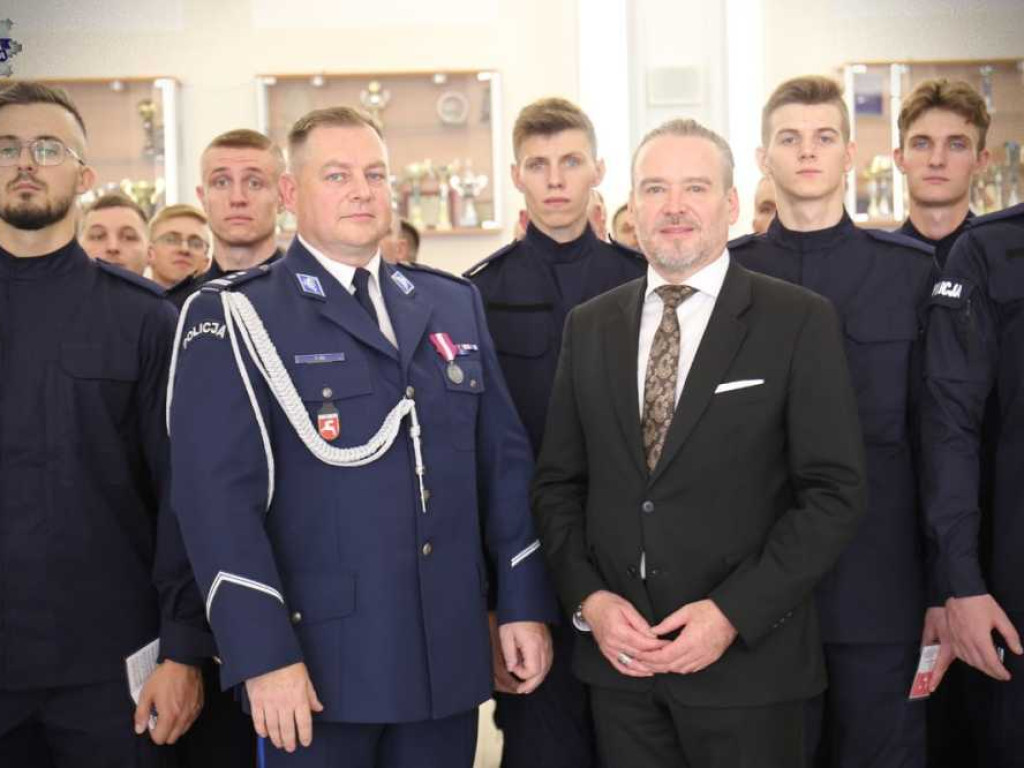 Ślubowanie nowych funkcjonariuszy. Zasilą również szeregi hrubieszowskiej komendy [ZDJĘCIA]